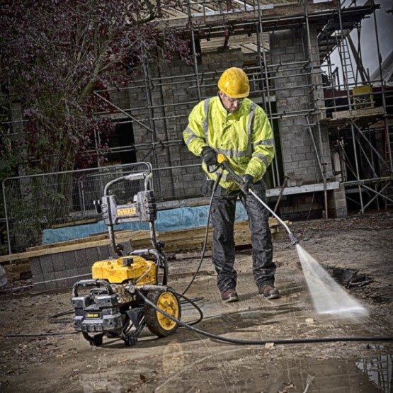 Електрическа водоструйка DeWALT за професионална употреба 5000 W, 900 л/ч, 170 bar DXPW006E
