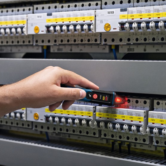 Безконтактен фазомер Bosch GVD 1000-17, 1000 V, 2 x 1.5 V AAA