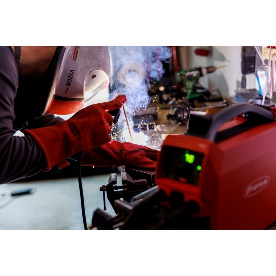 Инверторен апарат за ръчно електродъгово заваряване FRONIUS Ignis 150, 230 V, 5.52 kVA 