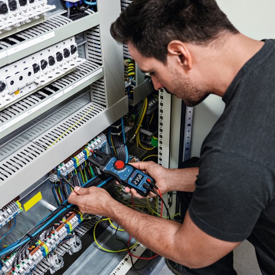 Дигитални AC/DC амперклещи Bosch токови за прецизно измерване вилкови Udc, Uac, Iac, Hz, R, AC/DC, GFM 1000-15