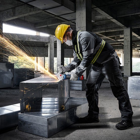 Акумулаторен ъглошлайф Bosch GWS 18V-8, 18 V, 4 Ah, ⌀ 125 мм, M14, с батерия, зарядно и куфар 