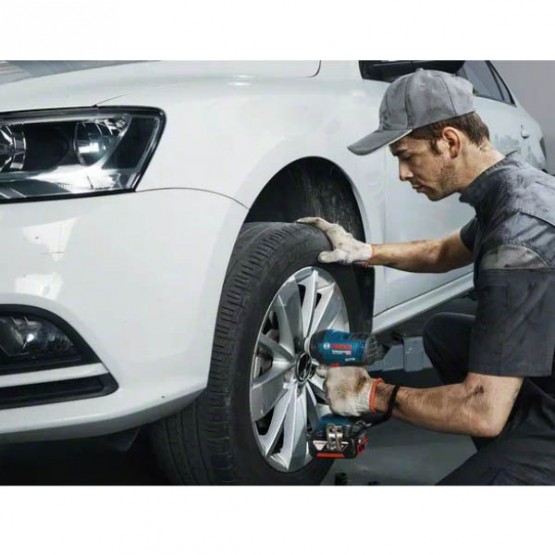 Акумулаторен ударен гайковерт Bosch GDS 18V-400 PROFESSIONAL, 18 V, 1/2", 400 Nm, с 2 батерии 5.0 Ah и зарядно