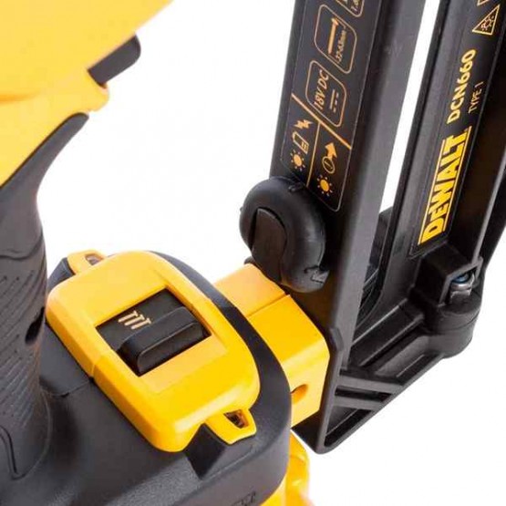 Акумулаторен такер DeWalt DCN660 18 V , 5 Ah , 32-63 мм