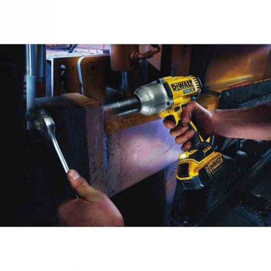 DEWALT DCF899P2 Акумулаторен безчетков ударен гайковерт 950 Nm 5 Ah 18 V